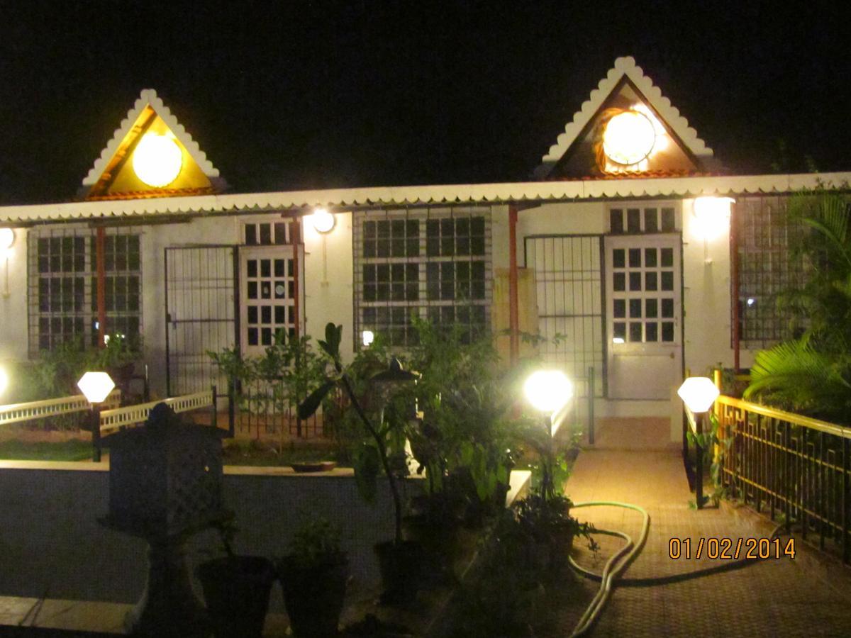 Sona Villa, The Lake Chalet Kudal  ภายนอก รูปภาพ